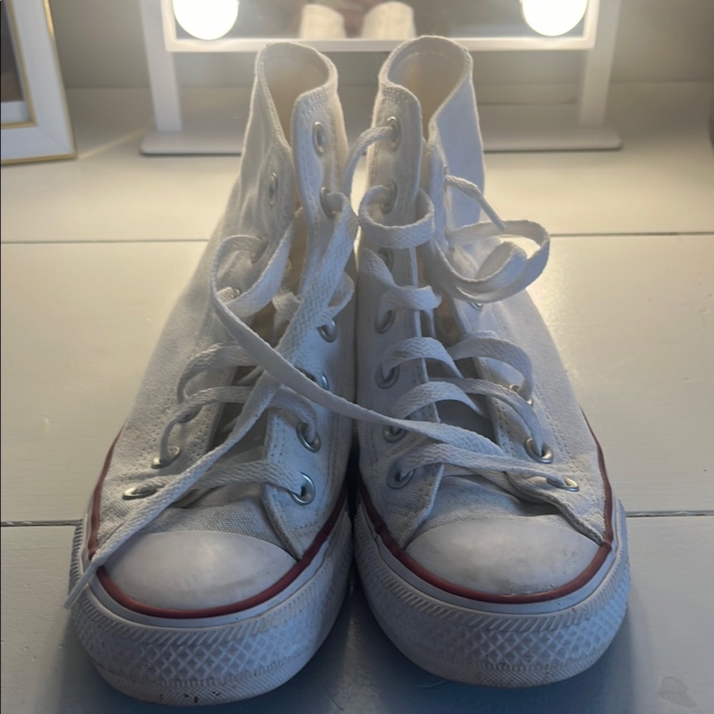 S7.5 White High-Top Converse (barely worn)